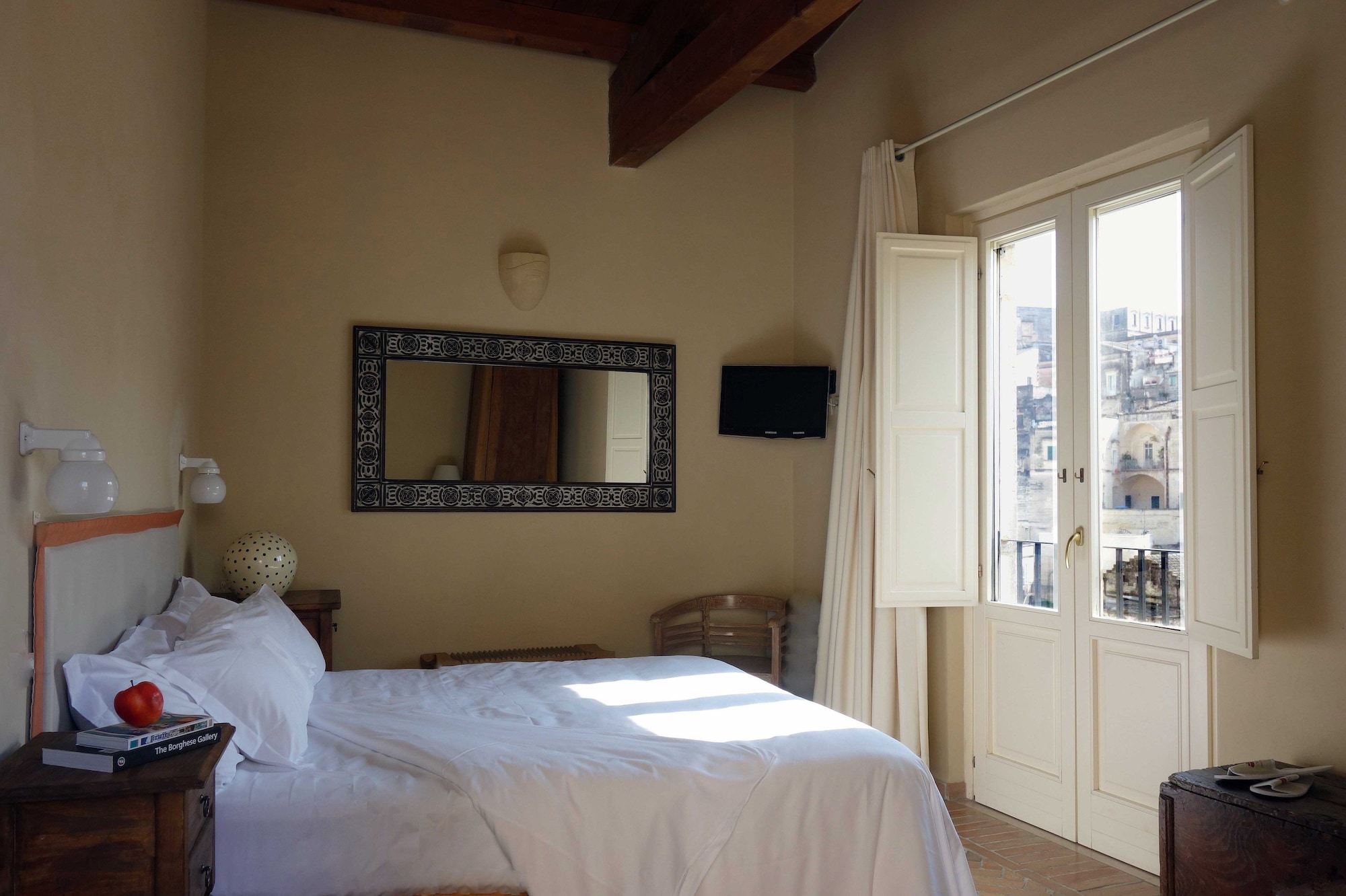 STANDARD, DOUBLE OR TWIN BED, CITY VIEW