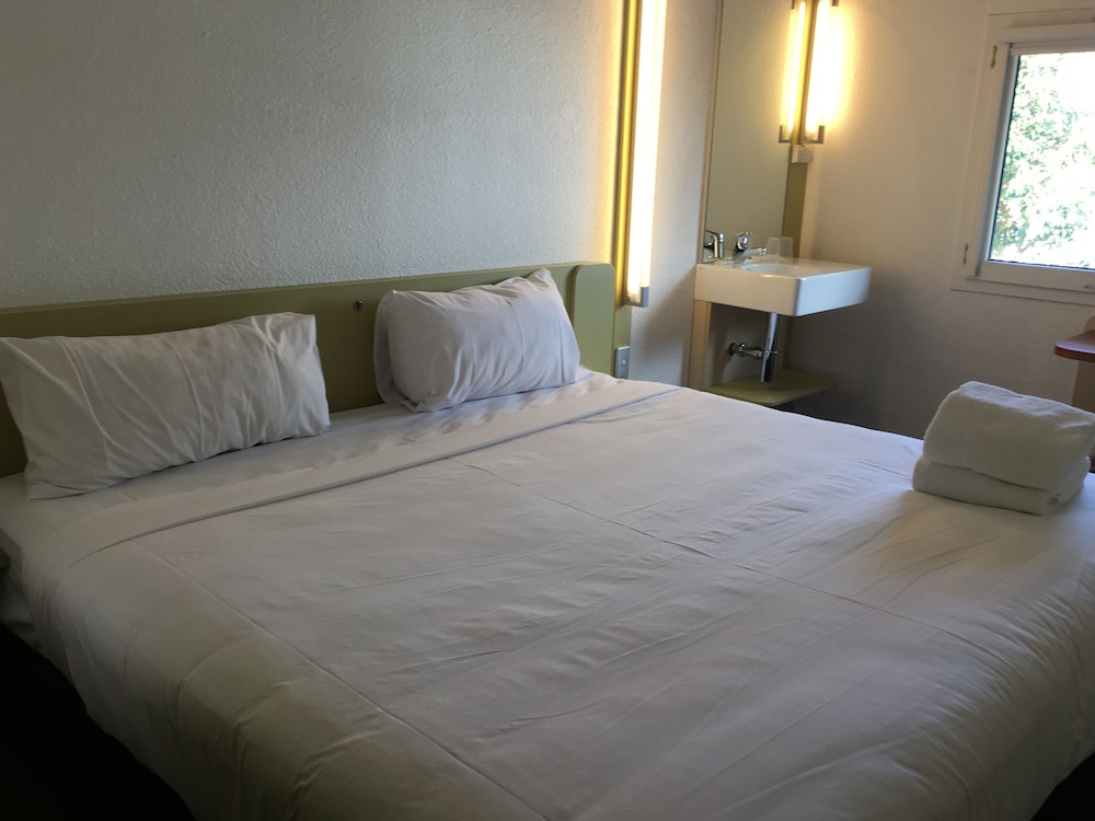 Ibis Budget St Peters 33/54