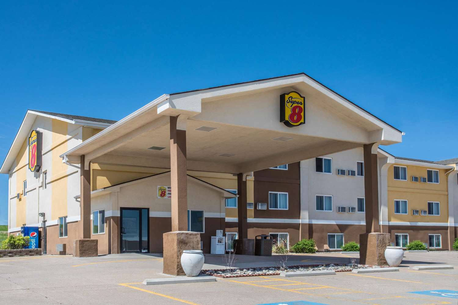 Super 8 by Wyndham Gillette 2/8