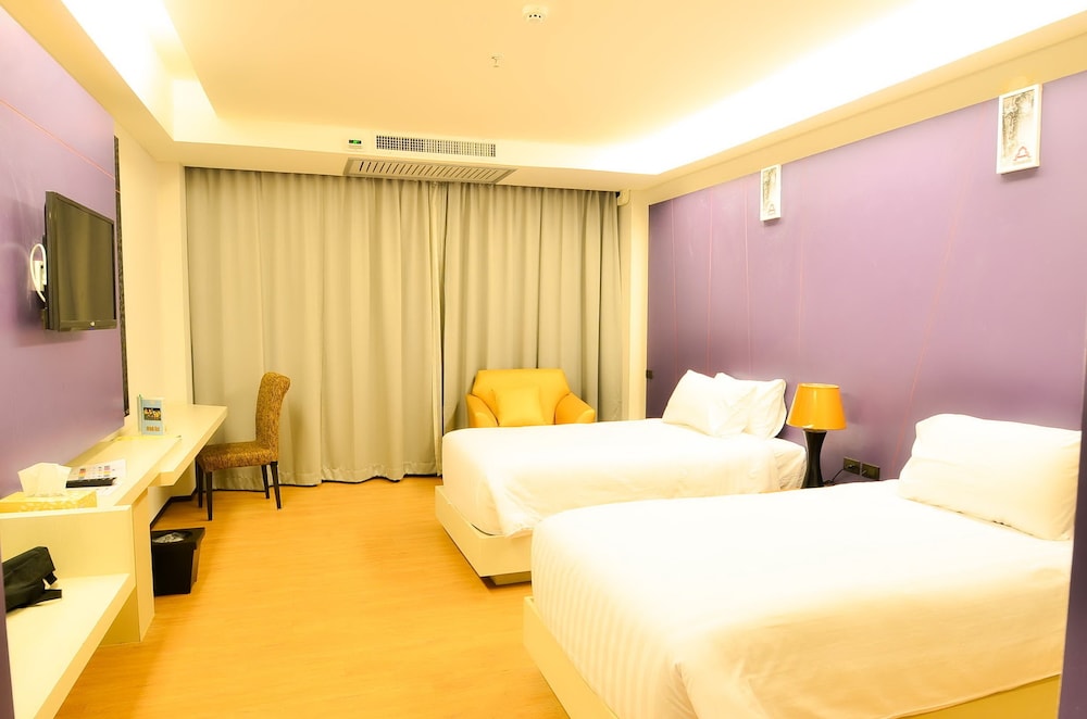 Alvarez Hotel 29/65