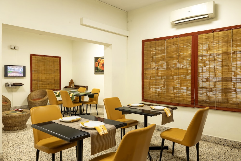 HANU REDDY RESIDENCES - WALLACE GARDEN 36/50