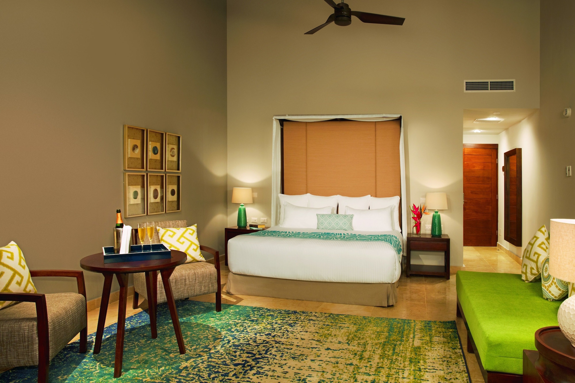 Honeymoon, Preferred Club, Suite, King Bed