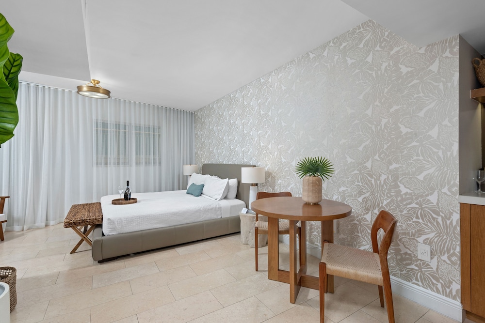 Bentley Hotel South Beach 23/84