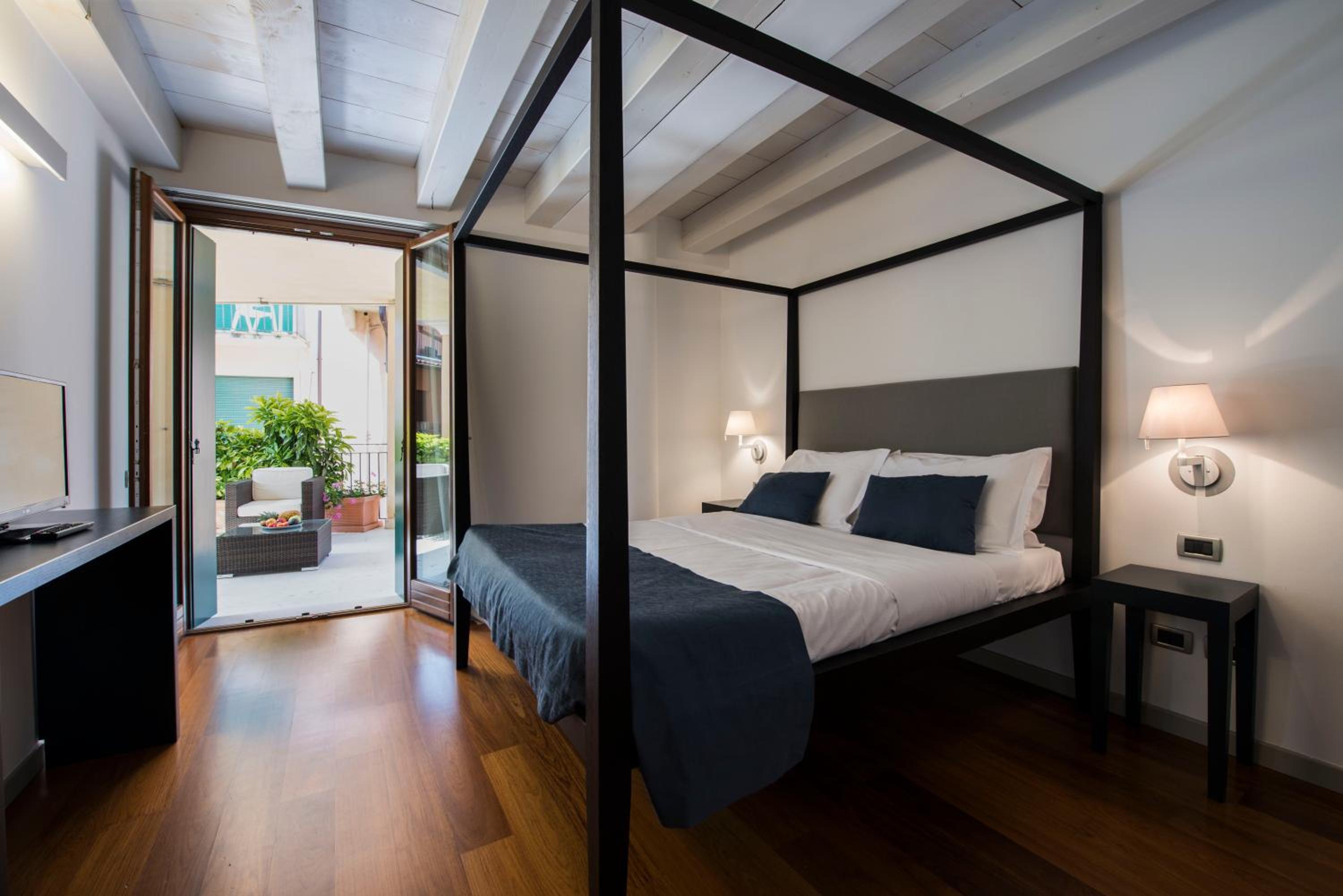 Room, Triple, Partial Lake View, Terrace, Hotel del Porto 2/4
