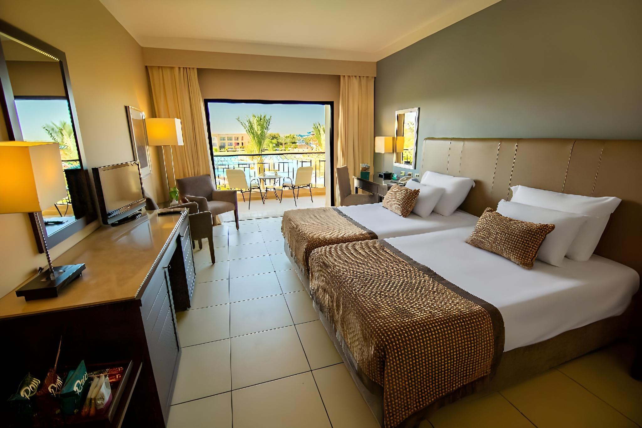 SUPERIOR POOL VIEW ROOM