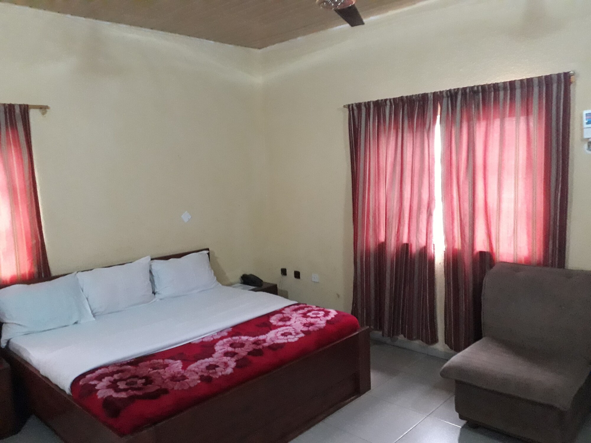 DELUXE, DOUBLE BED