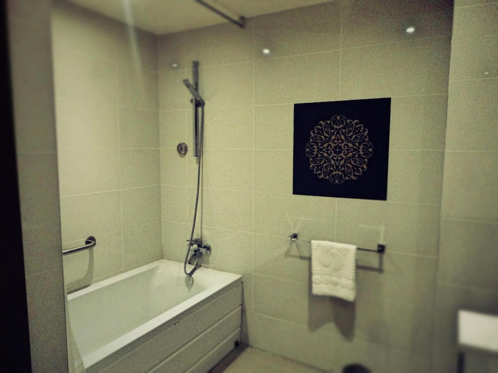 Grand Palace Hotel 42/44