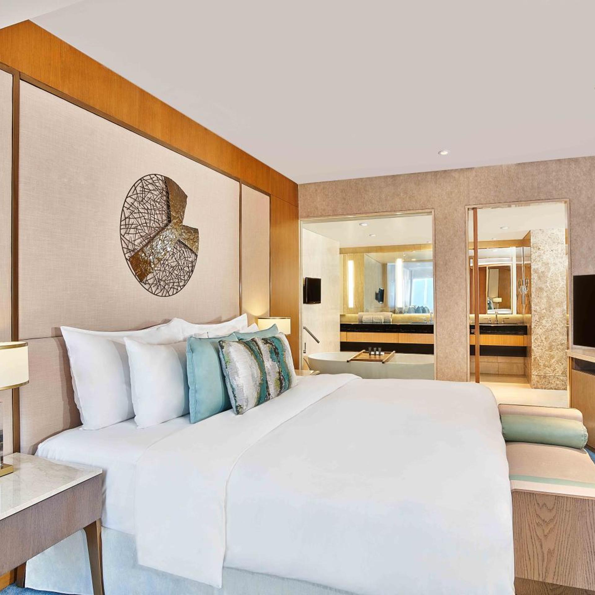 Glacier, Suite, Club Lounge Access