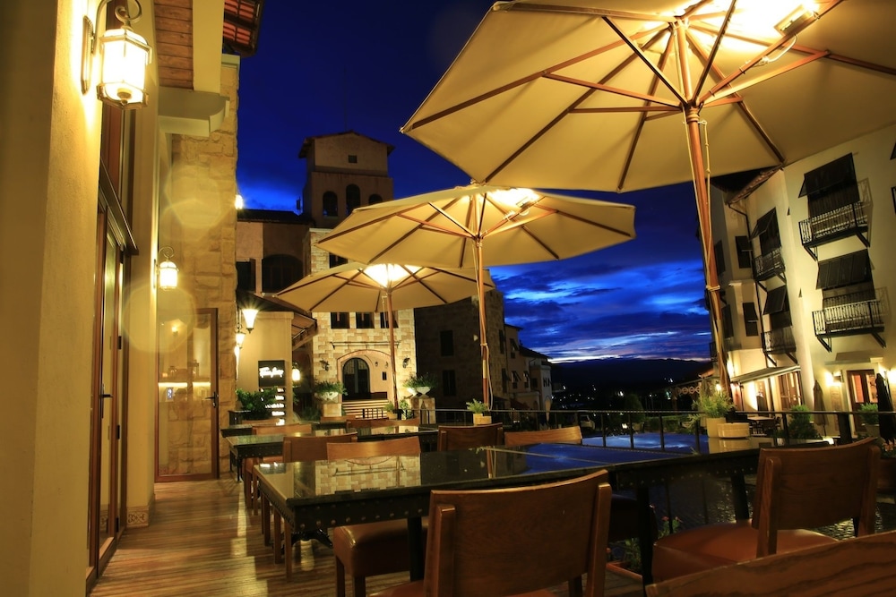 Town Square Suites By Toscana Valley 33/50