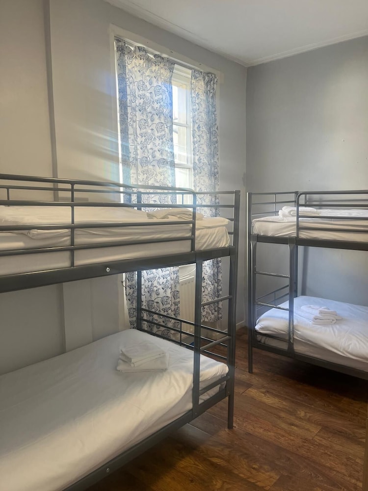 1 BEDROOM, FAMILY, QUADRUPLE