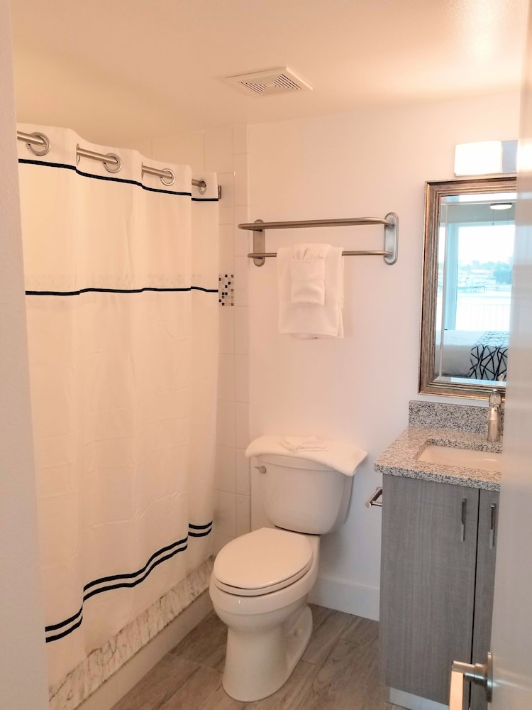 Provident Oceana Beachfront Suites 29/77