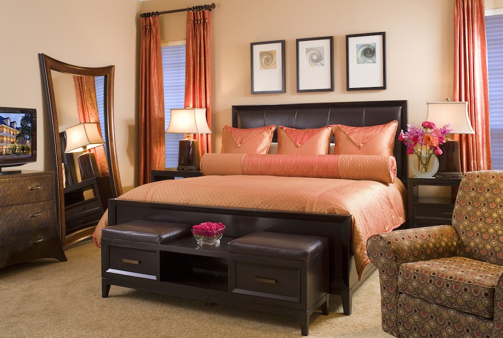 Room, King Bed, Private Bathroom