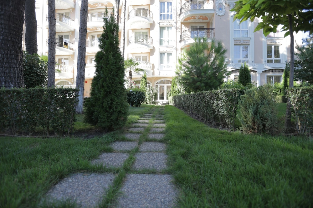 Venera and Anastasia Palace Apartments 70/75