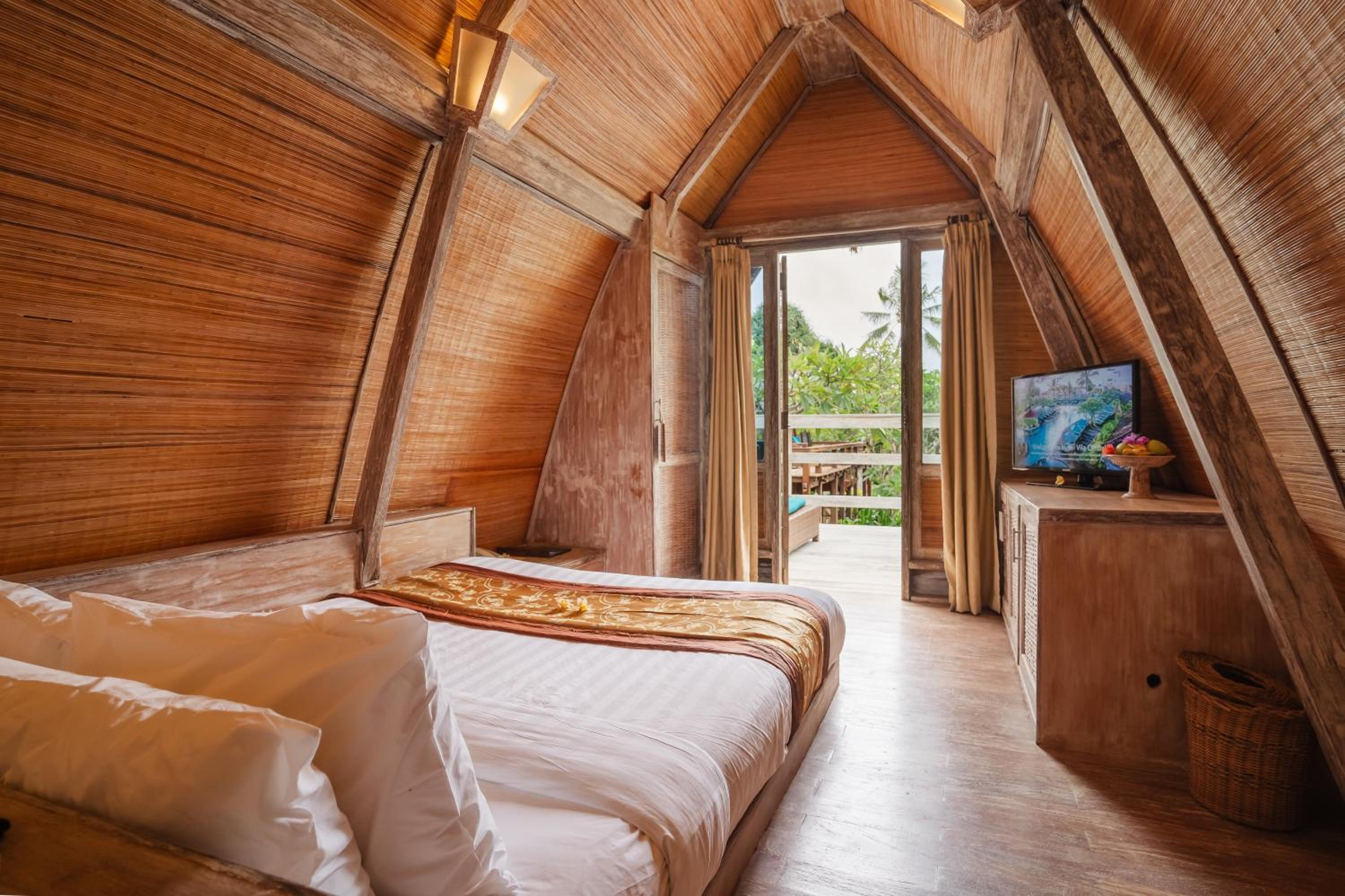 Lumbung, Hut, Double Bed