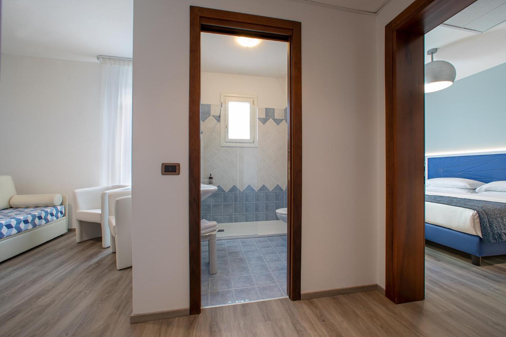 Family, Lateral Side Sea View، REGENTS HOTEL JESOLO 3/4