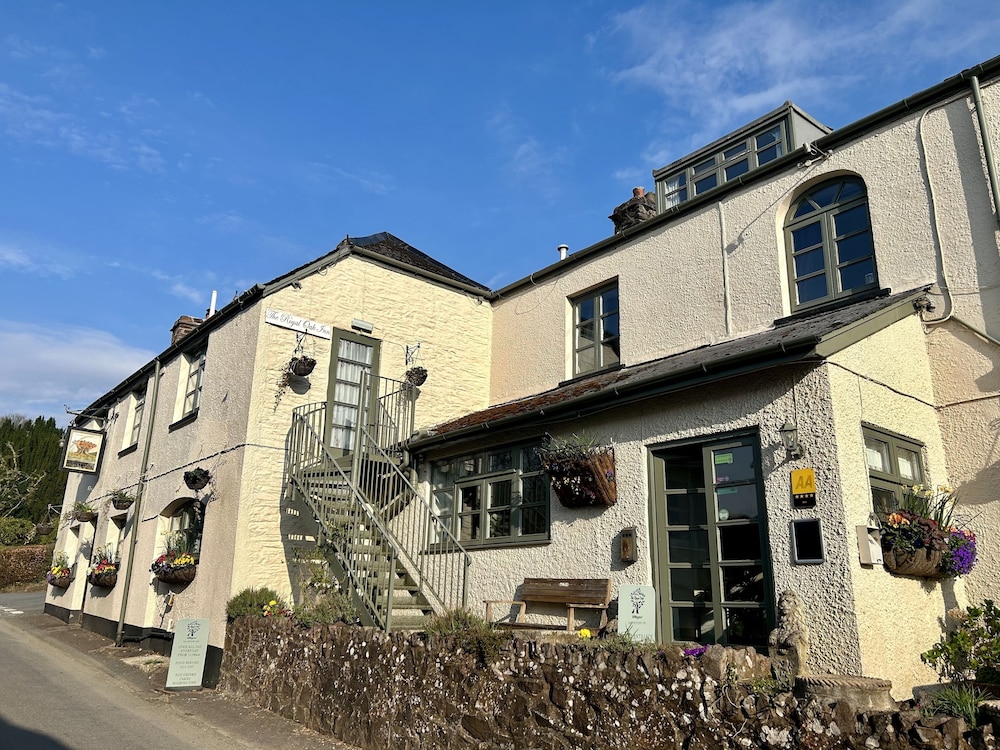 The Royal Oak Inn 1/50