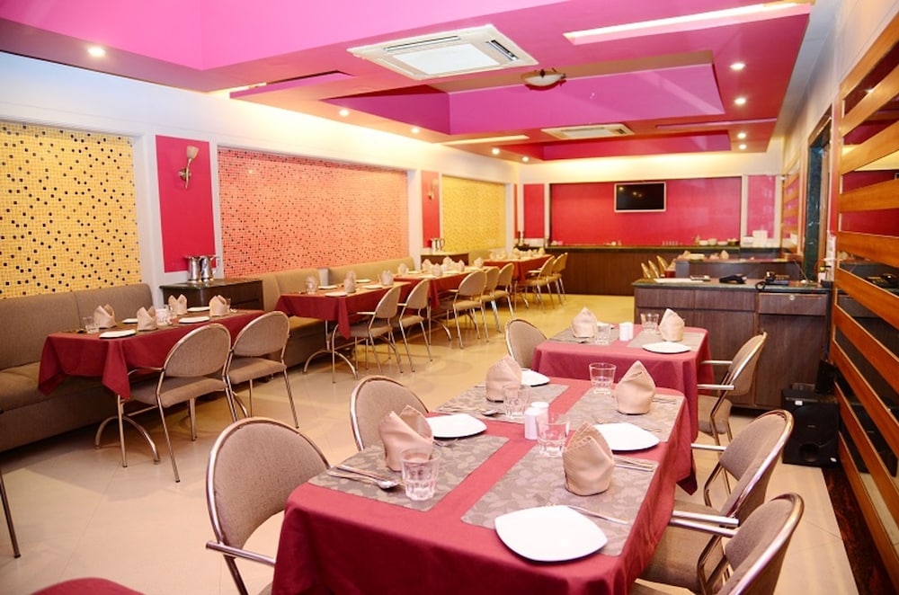 Oyo Premium Muncipal Garden Margao 15/17