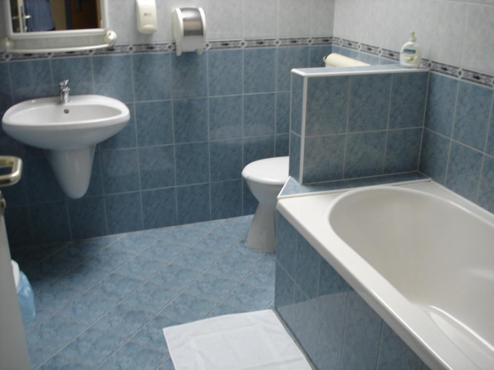 Tisza Alfa Hotel 44/48