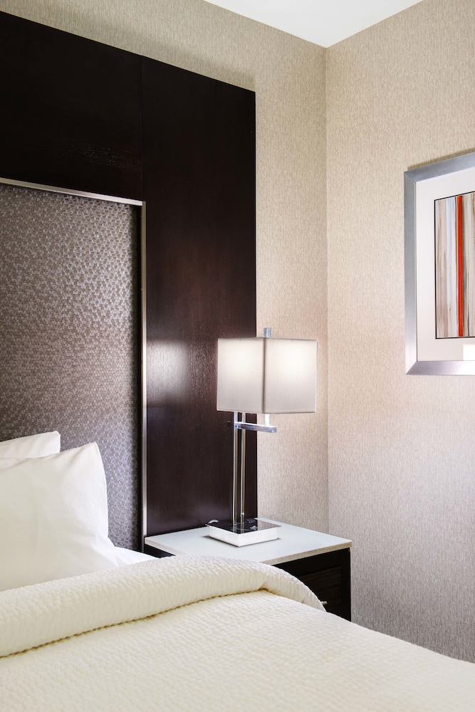 Fairfield Inn Suites Boston Cambridge 15/38
