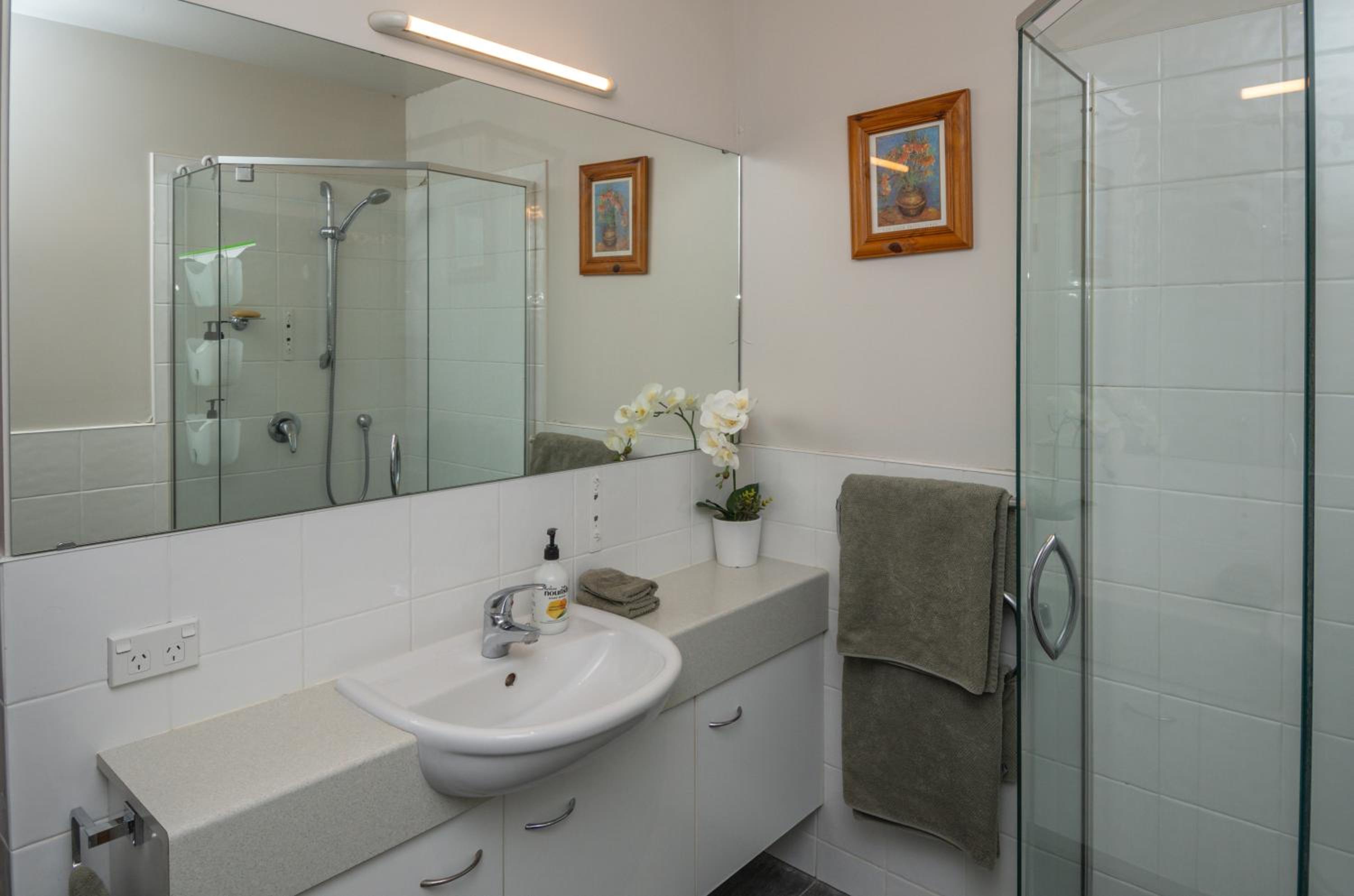 2 Bedrooms, Suite, Harbour View