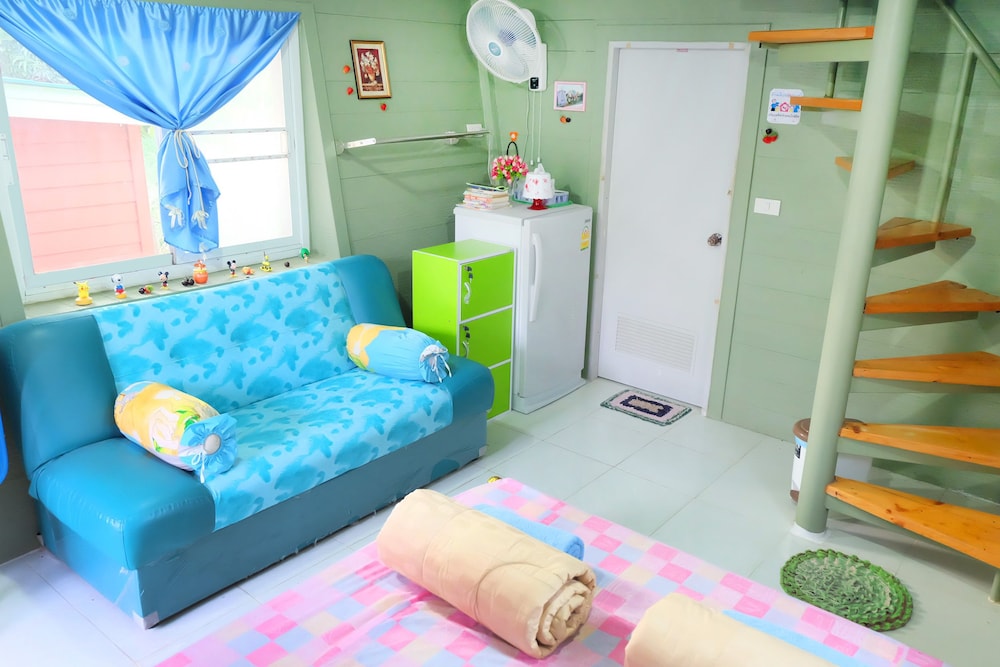 A Houses Homestay 84/90