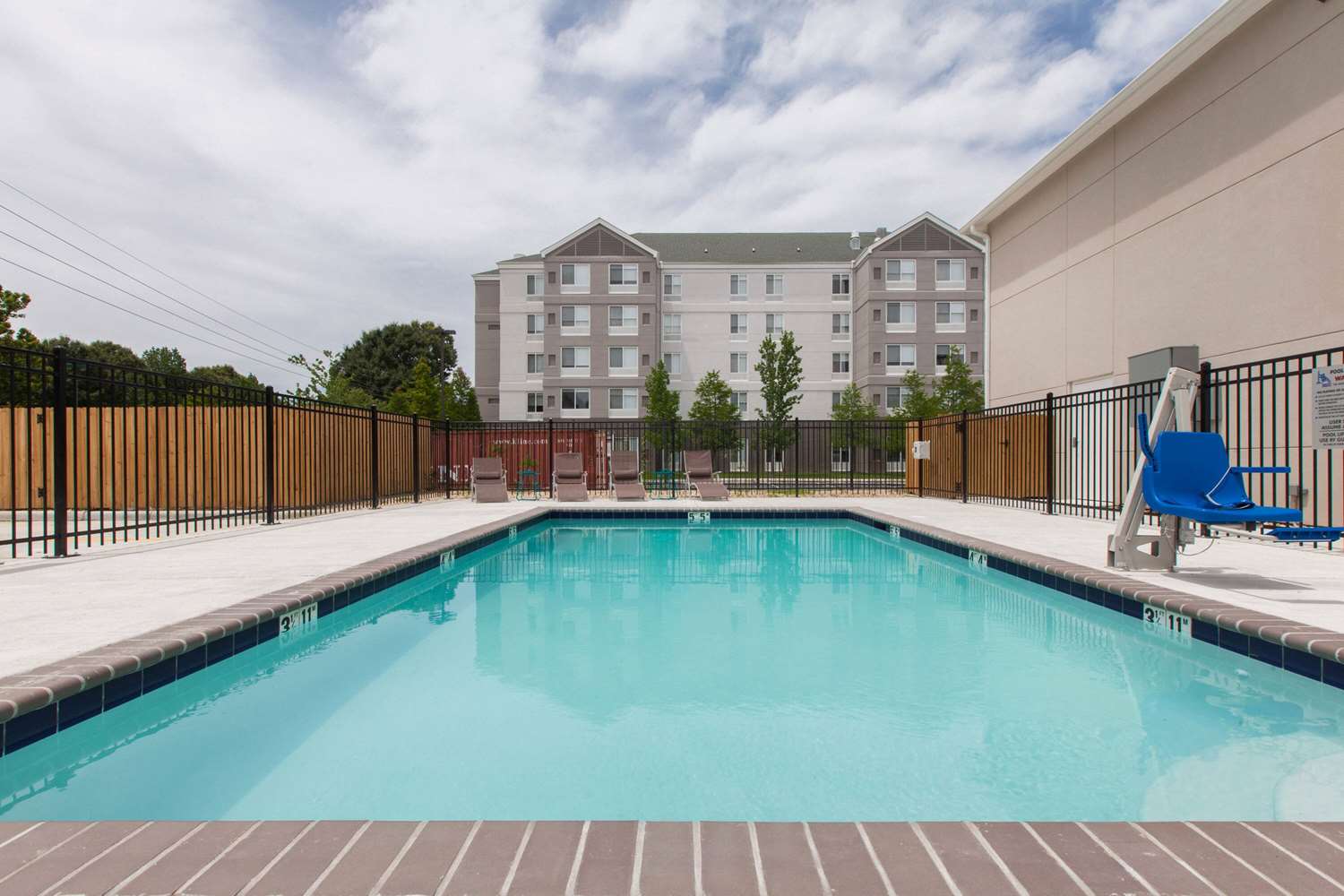 Days Inn By Wyndham Baton Rouge Airport 9/16
