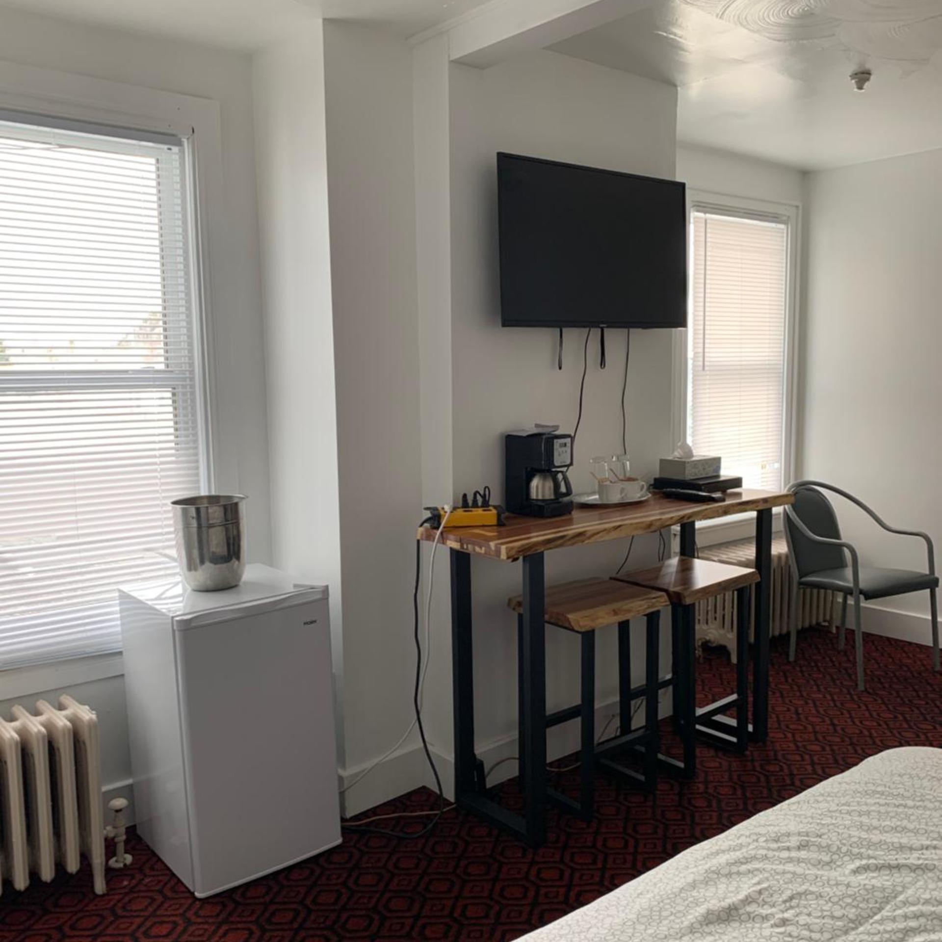 Lakeview Hotel 25/33