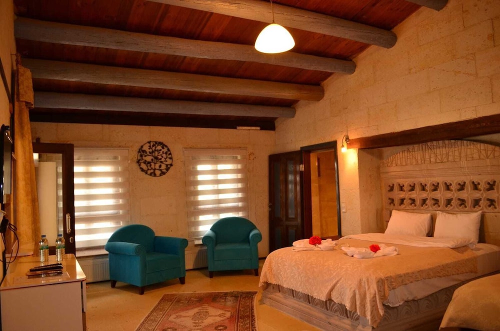 Family, 1 Single and 2 Queen Beds, Valley View, Garden Area، Mozaik Otel 5/8