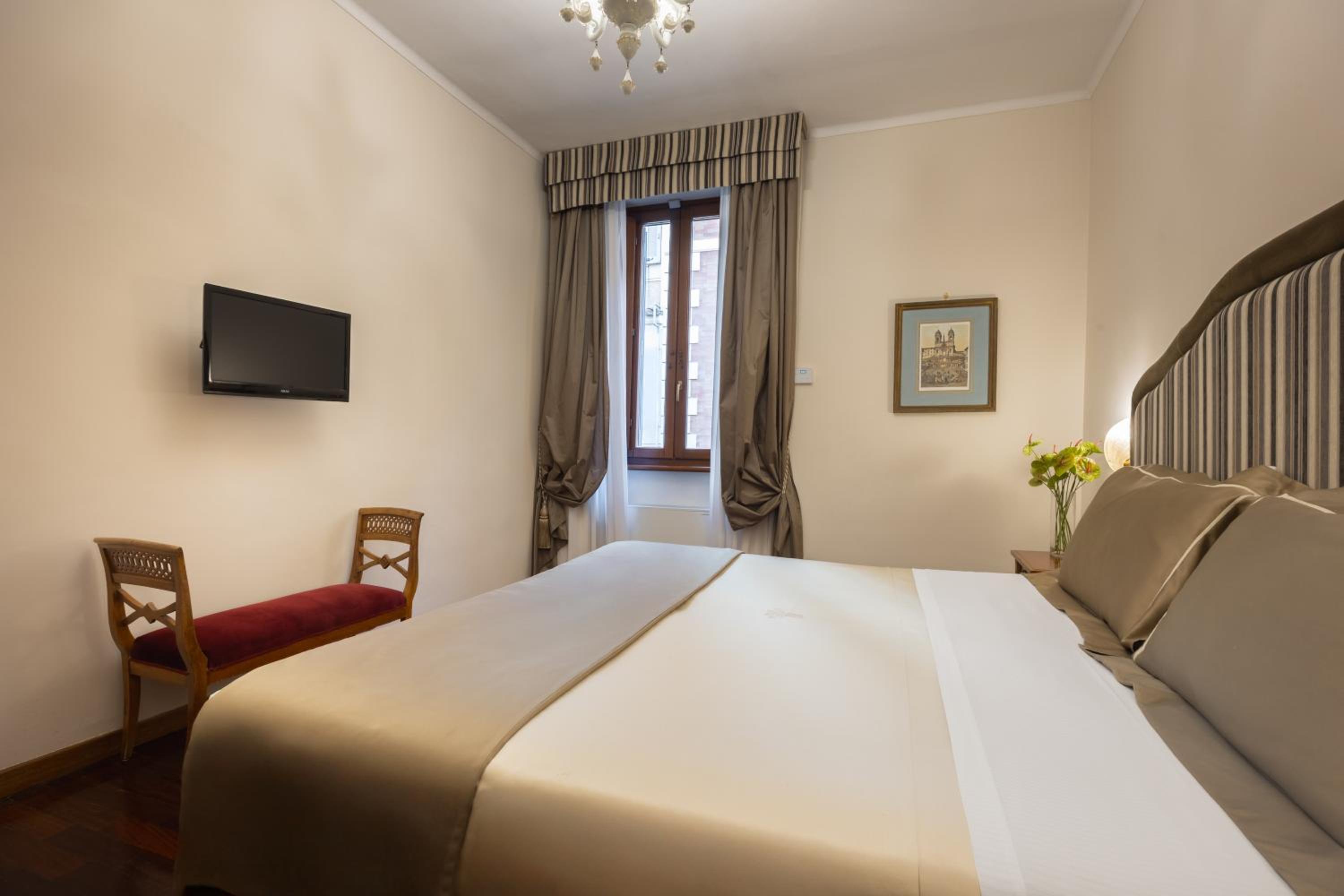 غرفة كلاسيكية بسرير مزدوج أو سريرين منفصلين، Forum Hotel Rome 4/10