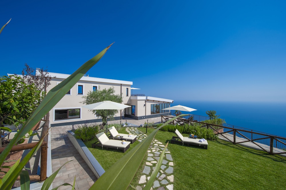 Villa Paradise Resort 32/50
