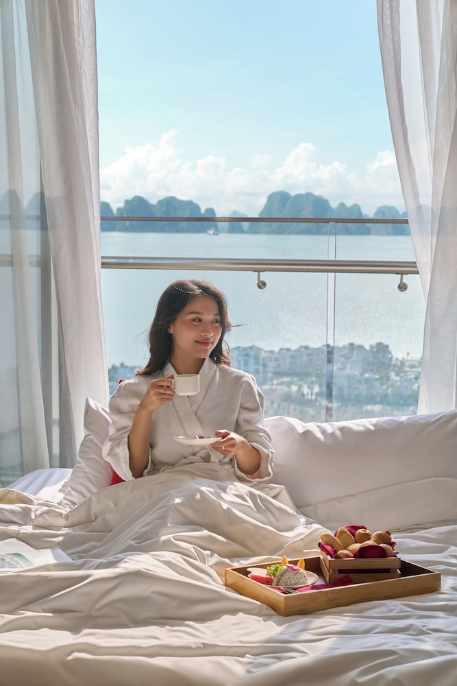 DeLaSea Ha Long Hotel 47/50