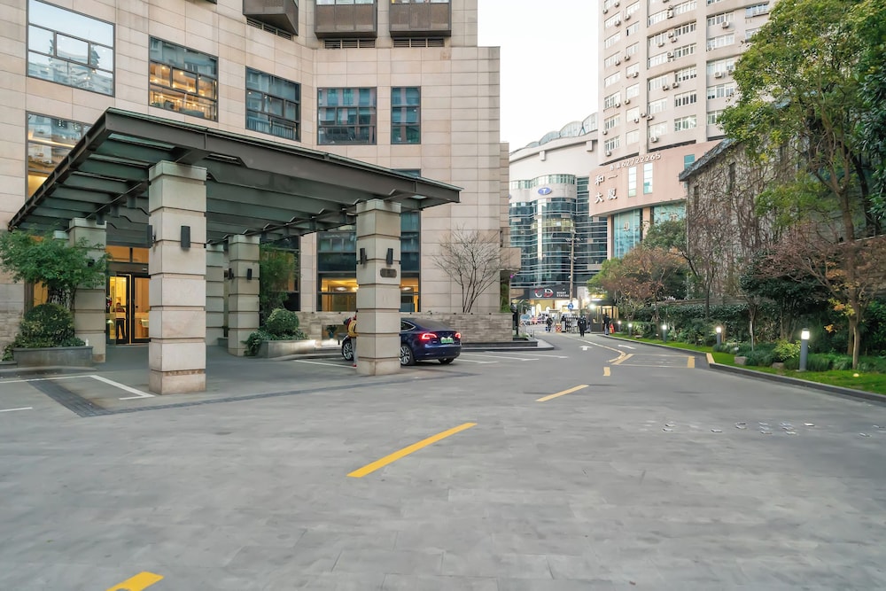 Shanghai ZiYuan Service Apartment 52/61