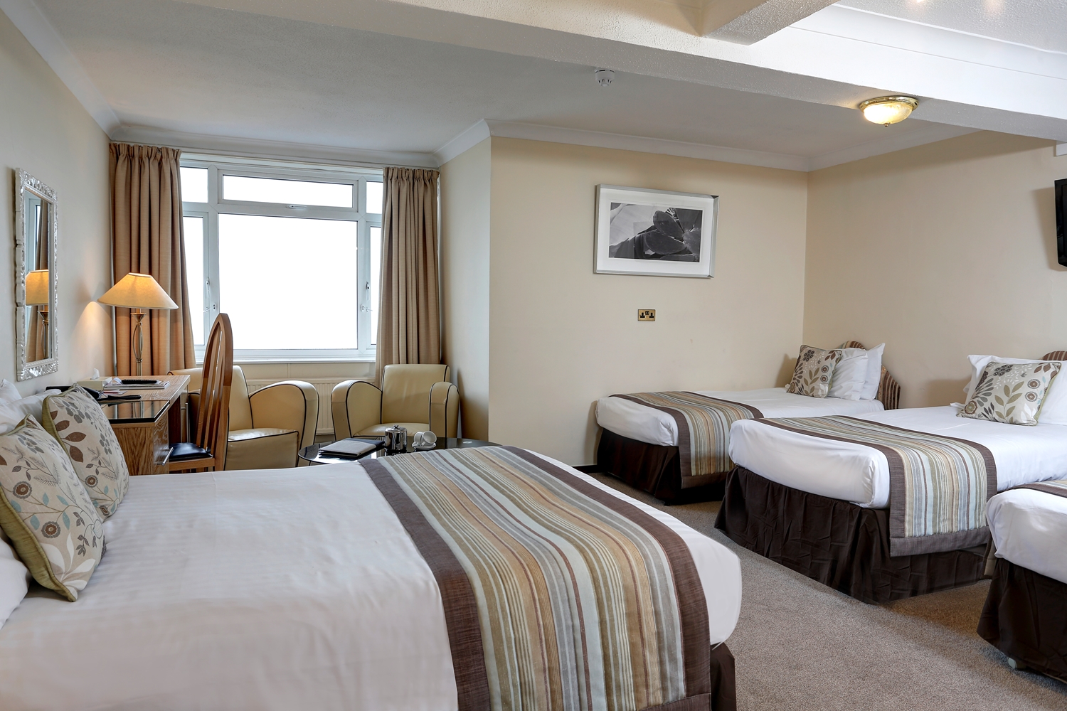 Family, Twin Beds, Sea View
