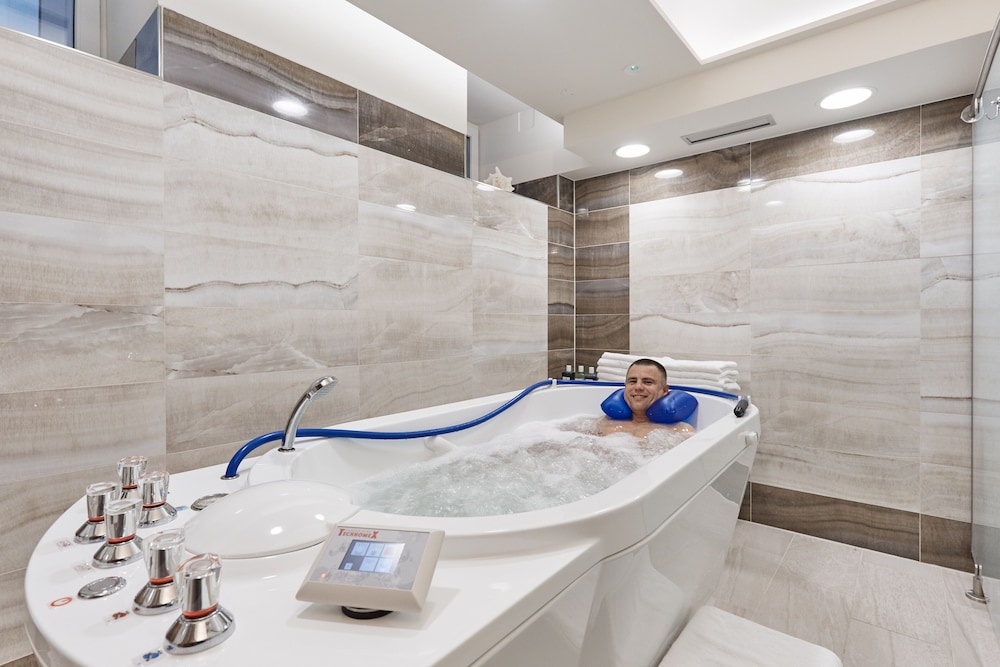 Park Spa Hotel Sirius 34/35