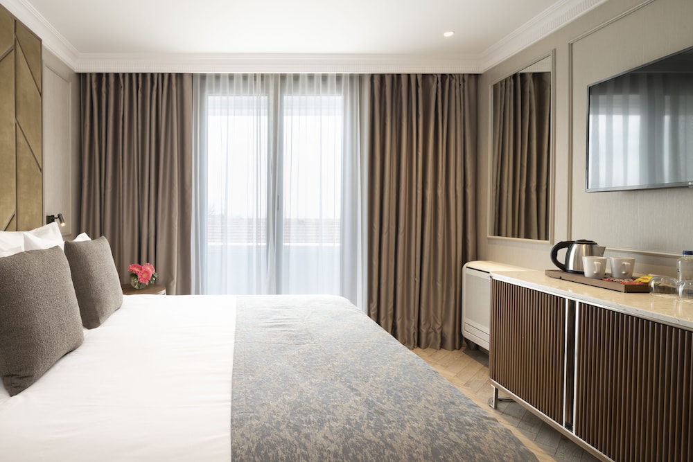 Nena Hotel 14/47