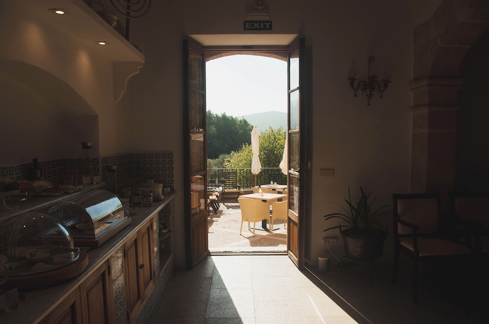 Finca Hotel Can Estades 33/63