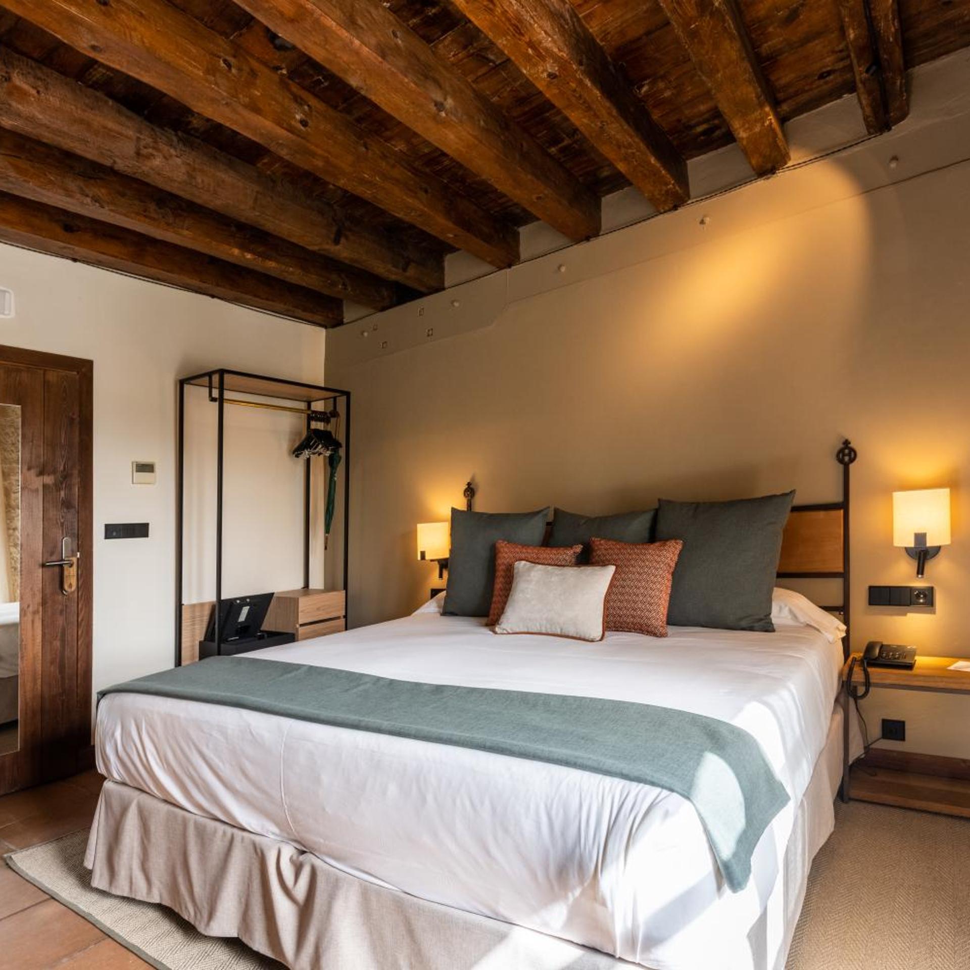Room, Double Bed