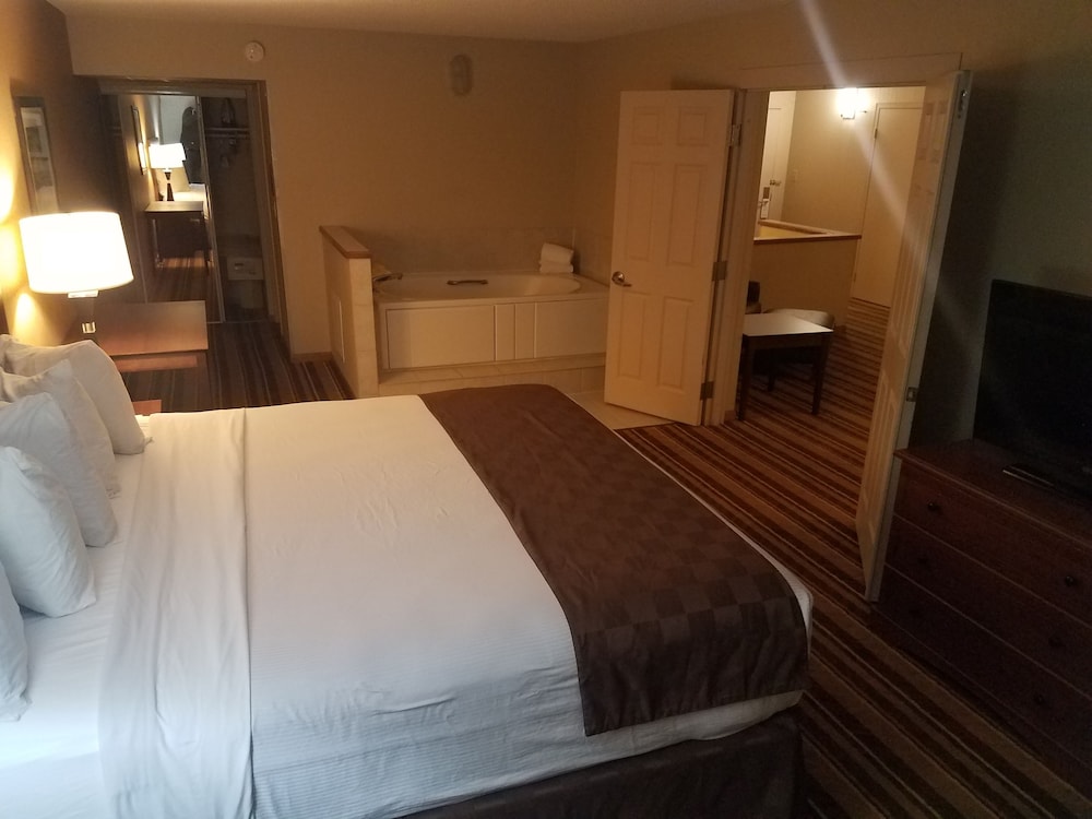 Rock Island Inn & Suites Marshalltown 17/55