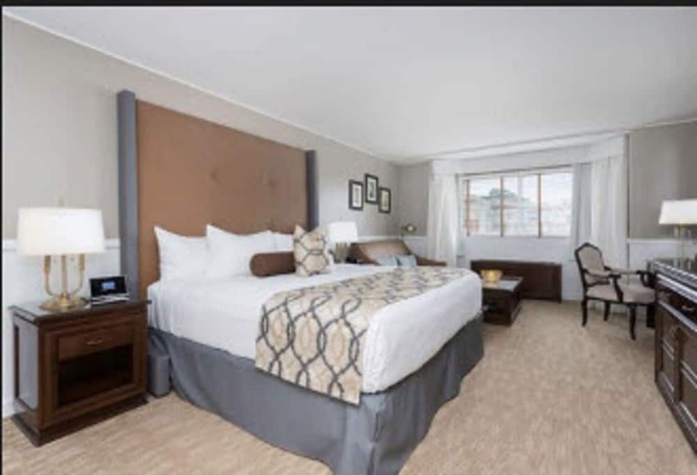 The Garden City Hotel 13/70