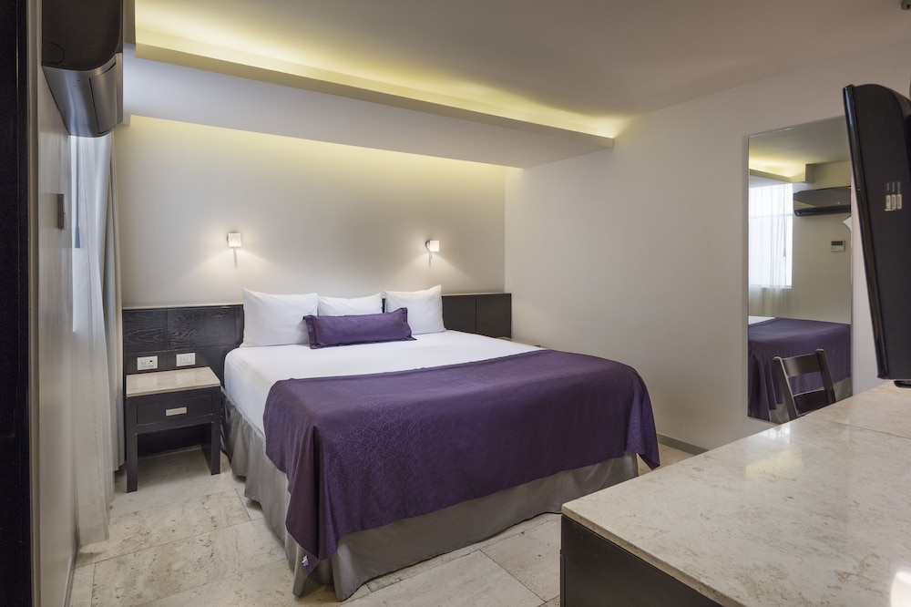 Hotel Senorial 15/56