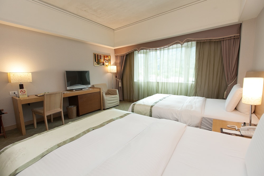 Hoya Hot Springs Resort & Spa 11/65