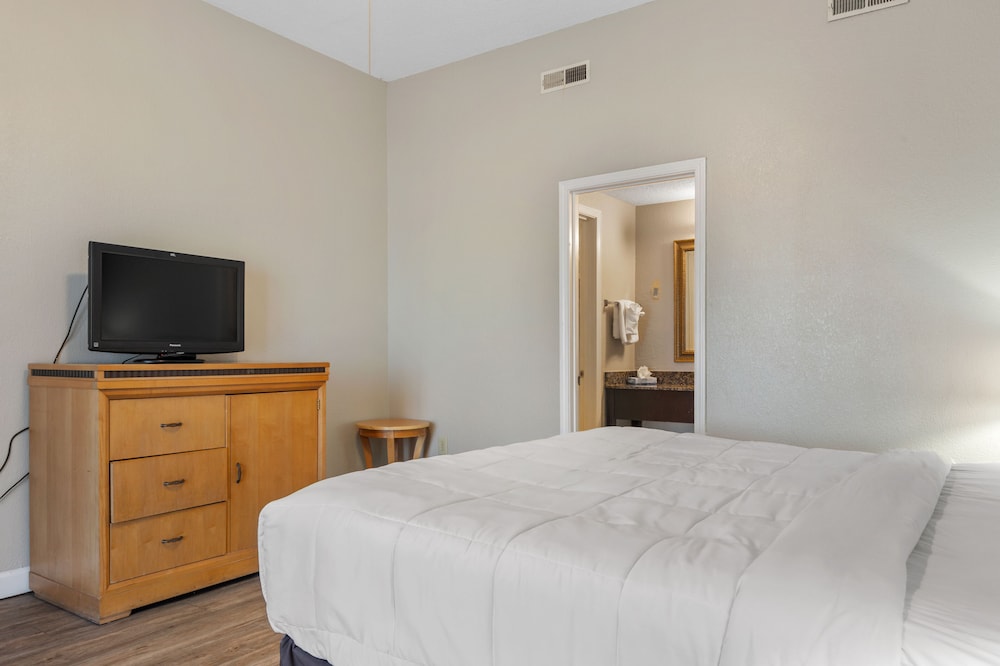 Ocean Crest Inn and Suites 20/51