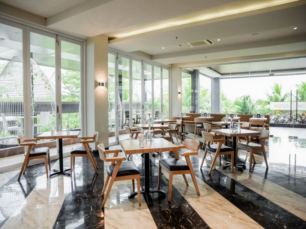 Aston Gorontalo Hotel & Convention Center 39/61