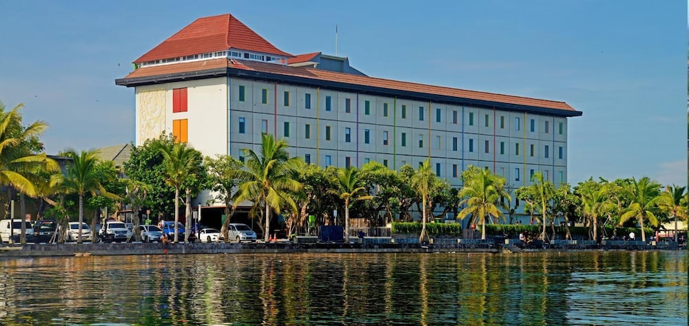 Singaraja Hotel 53/59