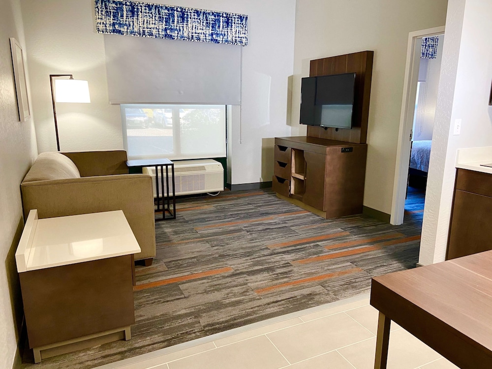 Hampton Inn & Suites Goodyear 25/69