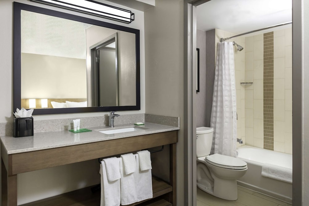 Hyatt Place Dallas/Arlington 58/59
