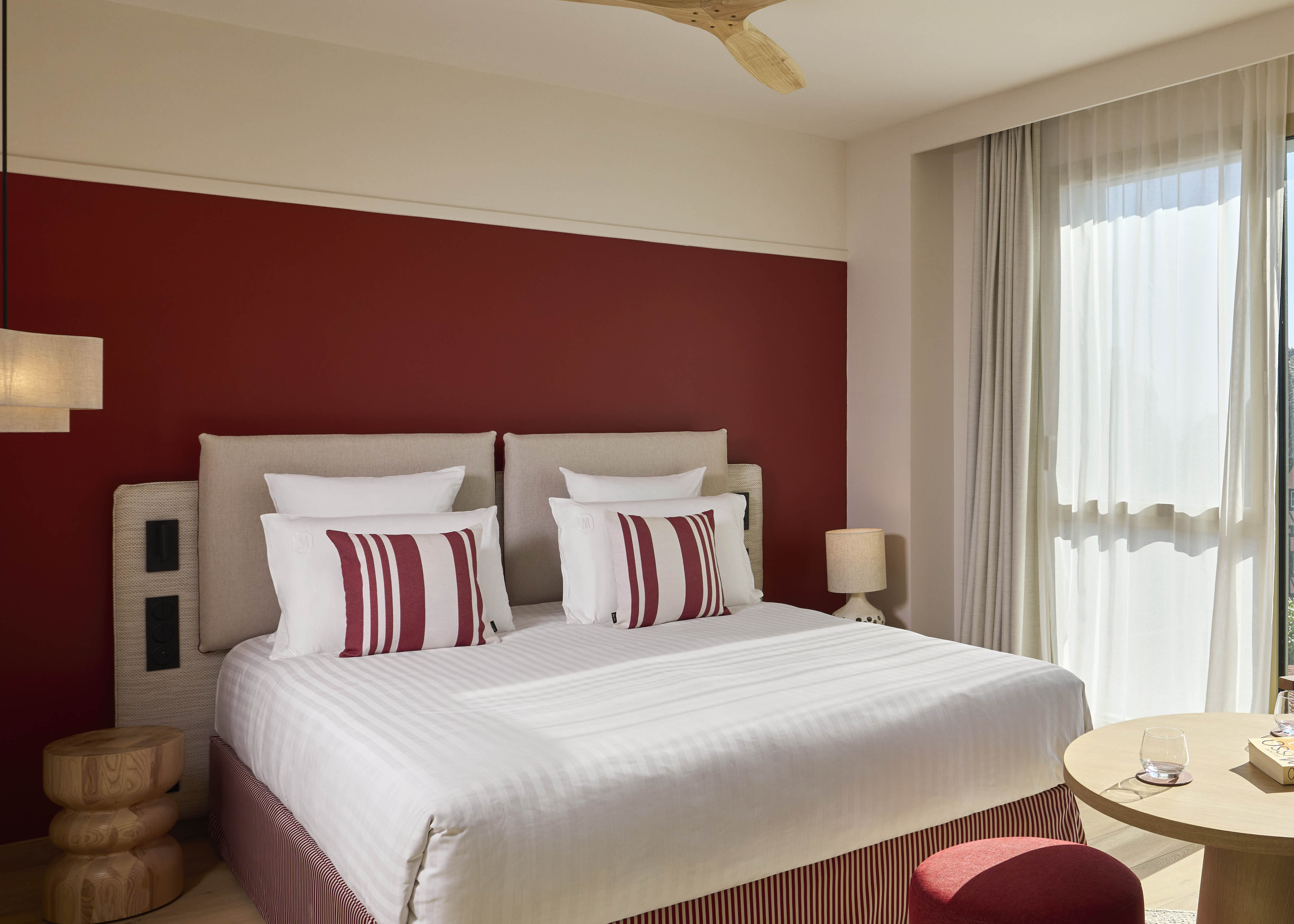 JUNIOR SUITE, KING BED, SOFA