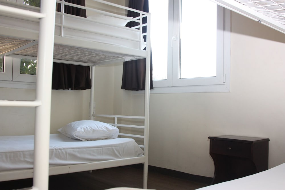 Pella Inn Hostel 13/36
