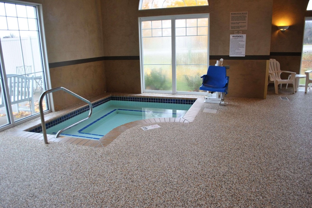 Country Inn & Suites by Radisson, Buffalo, MN 23/37
