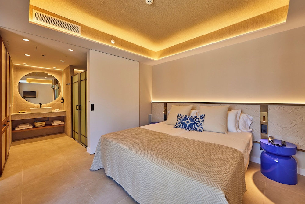 FAMILY SUITE, GARDEN VIEW, BALCONY